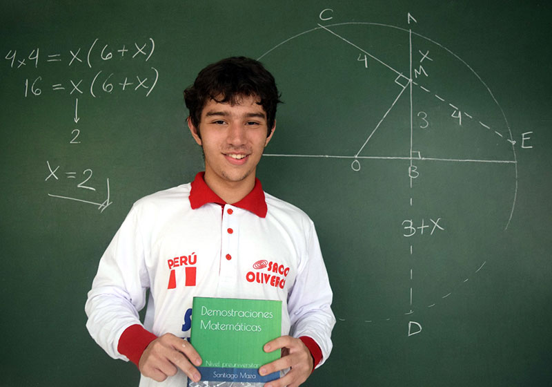 Mente brillante: estudiante de 17 años es autor de dos libros sobre matemática y estrategias de estudio