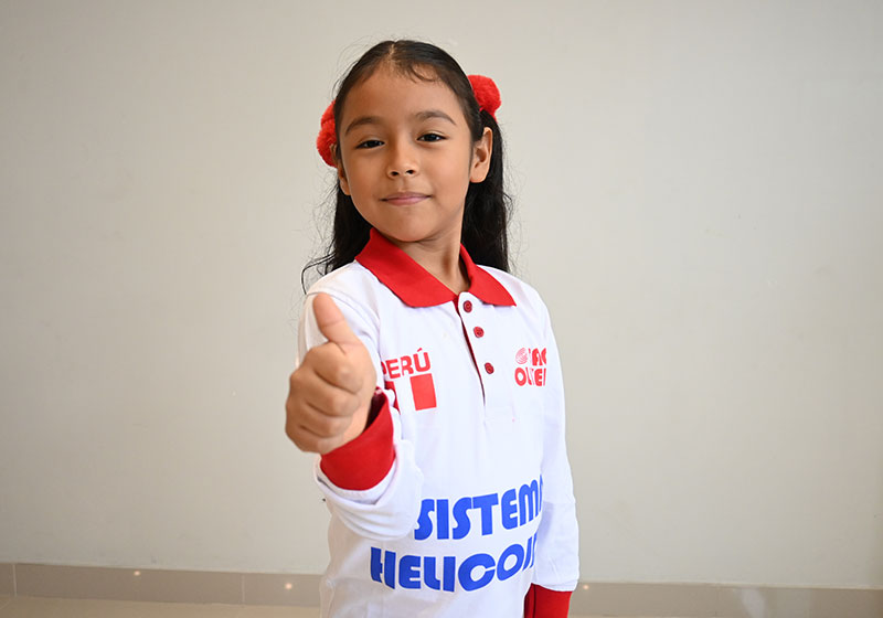 Escolar Campeona sudamericana de ajedrez Rebeca Callupe