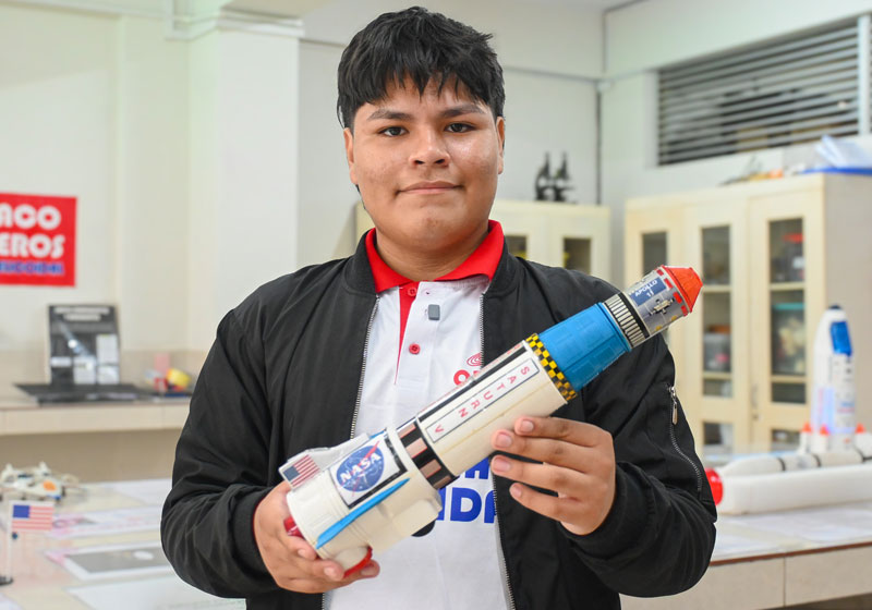 Kalieth Castro Huarcaylata oliverino a la Nasa