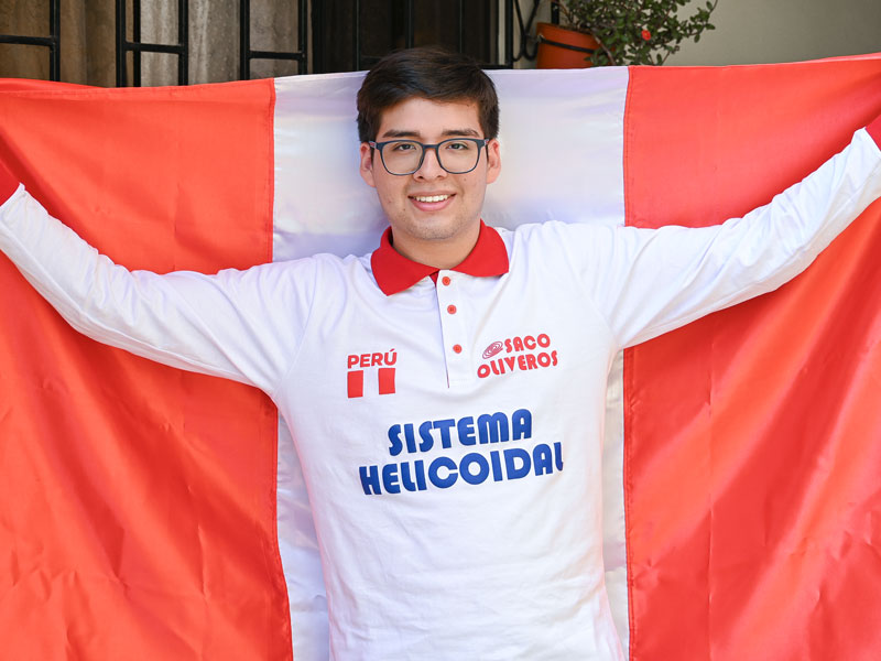 Sebastian Lozada becado en el MIT